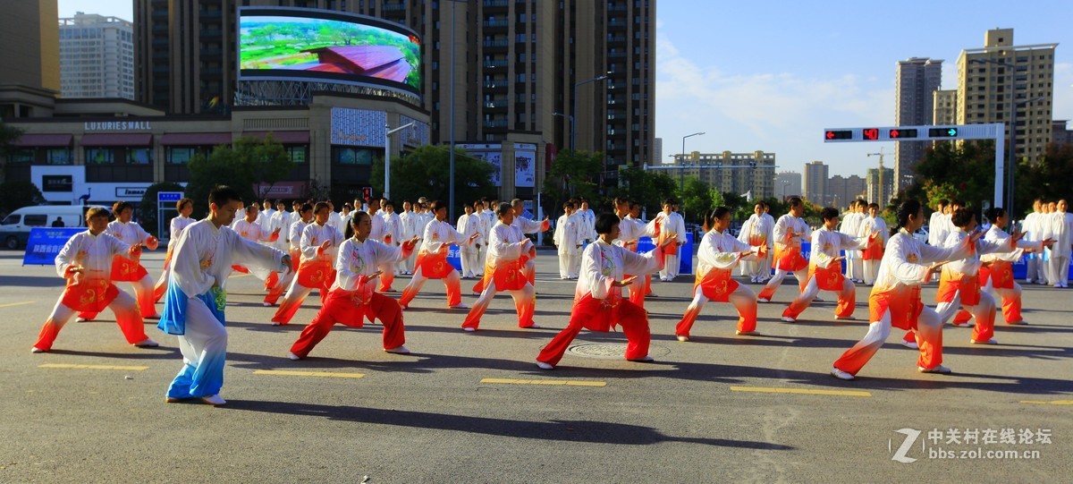 广角拍渭南社区舞蹈队演出