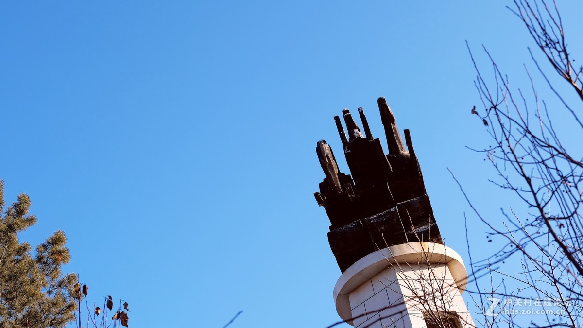 鄂伦春广场主标雕塑【驯鹿】