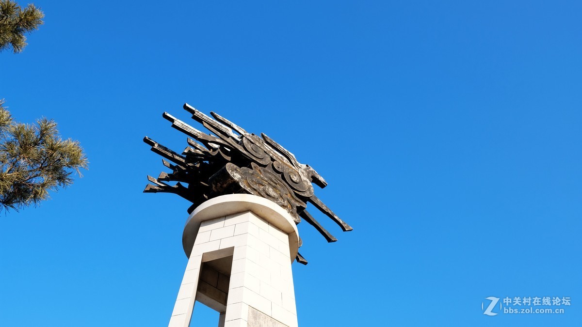 鄂伦春广场主标雕塑【驯鹿】