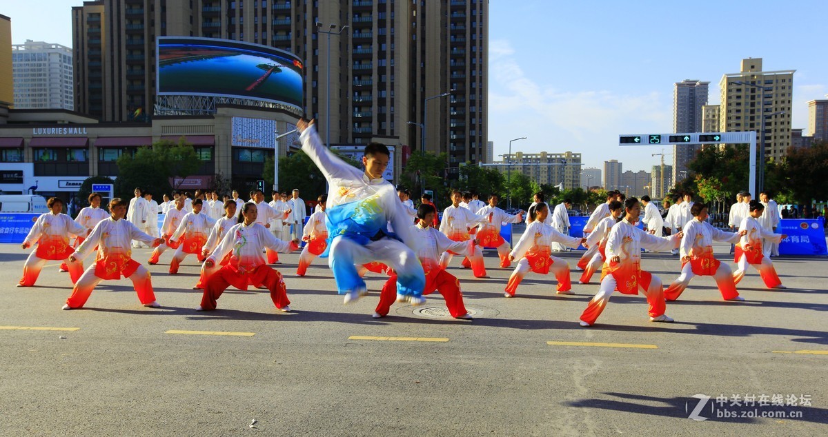 广角拍渭南社区舞蹈队演出