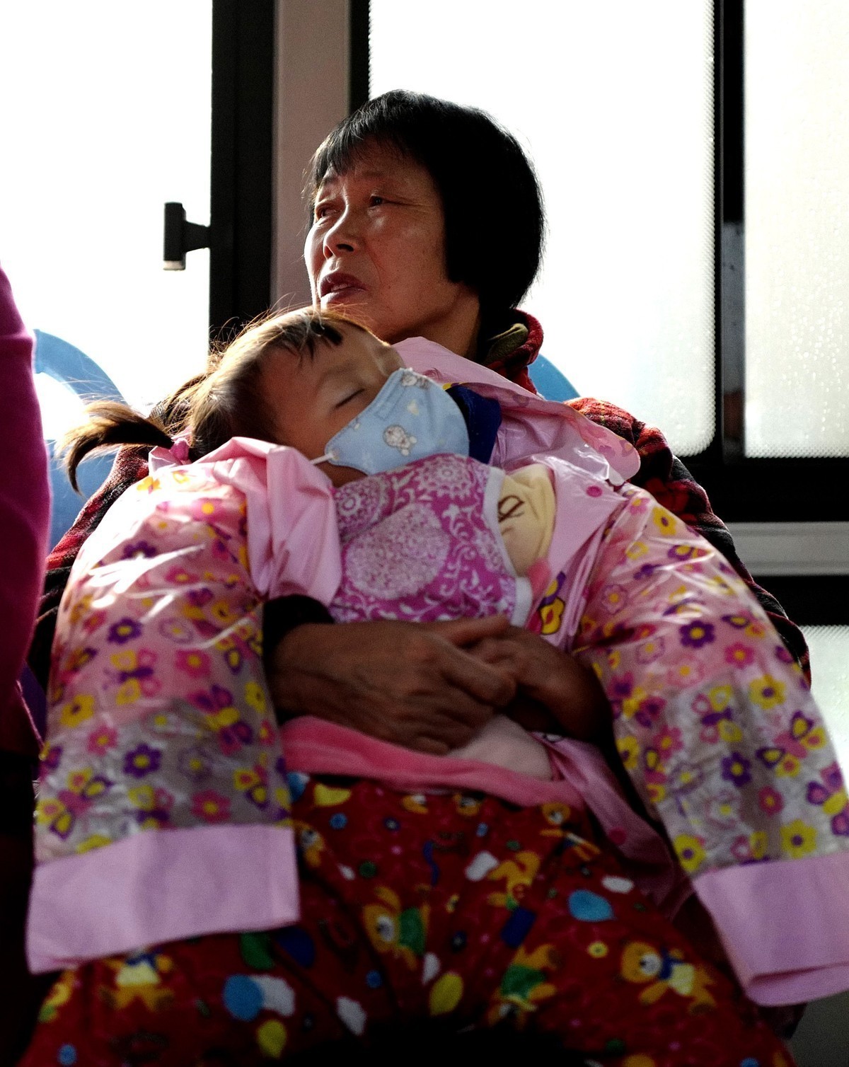 公交车上困意浓