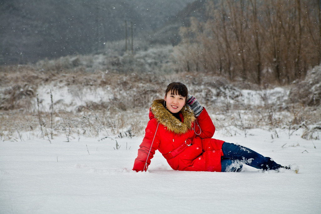 腾龙28-75人像  白雪里的一抹红