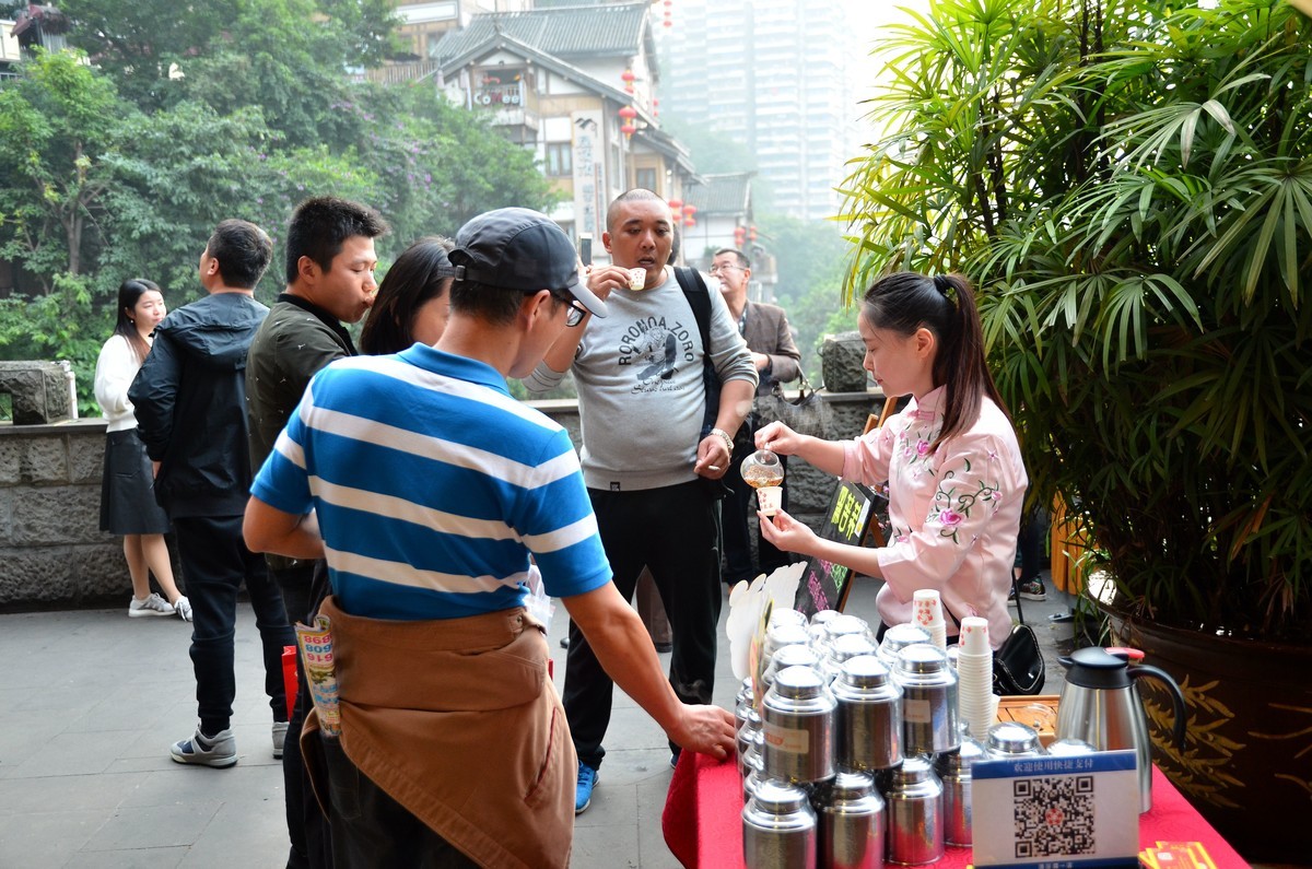 新买尼康1680镜头搭配D7000游逛重庆洪崖洞