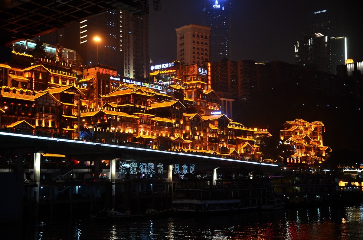 新买尼康1680镜头搭配D7000游逛重庆洪崖洞