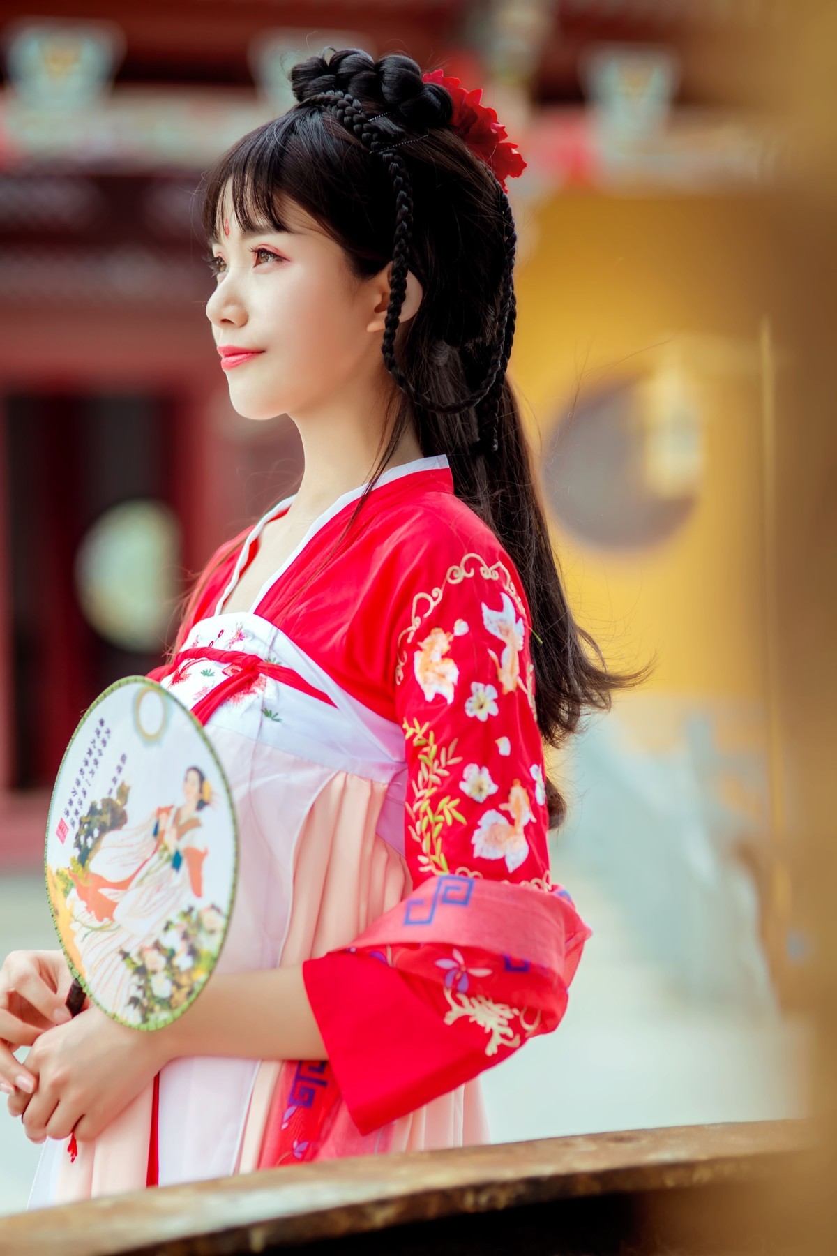 愁恨春归无觅处, 煦风沁香心中来