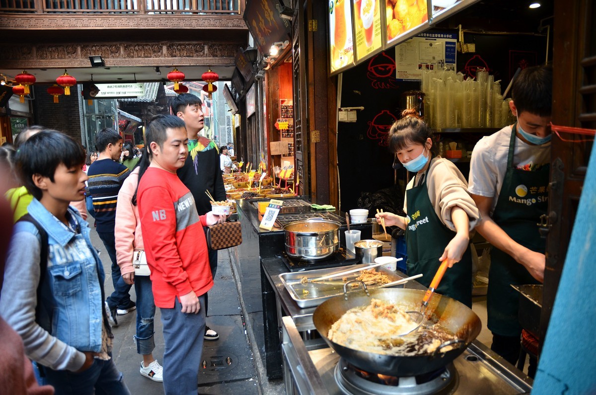 新买尼康1680镜头搭配D7000游逛重庆洪崖洞