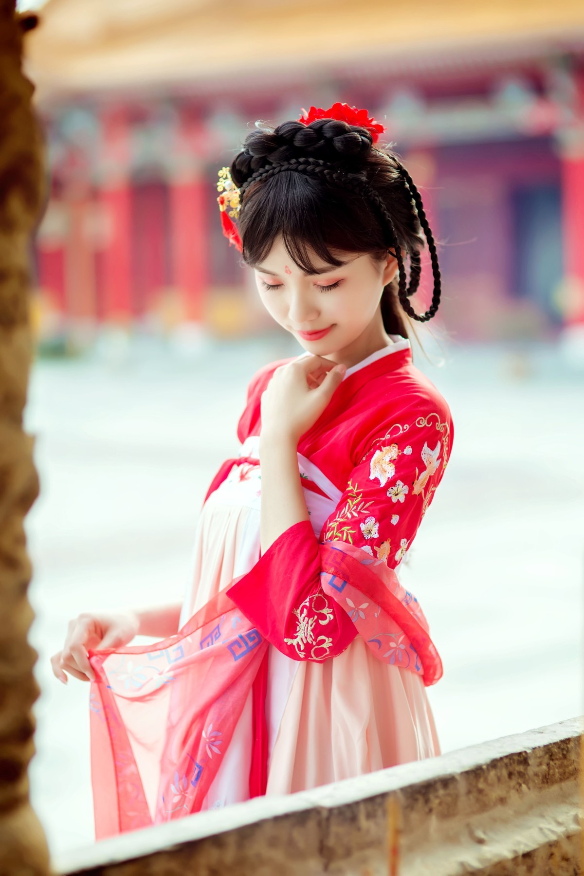 愁恨春归无觅处, 煦风沁香心中来