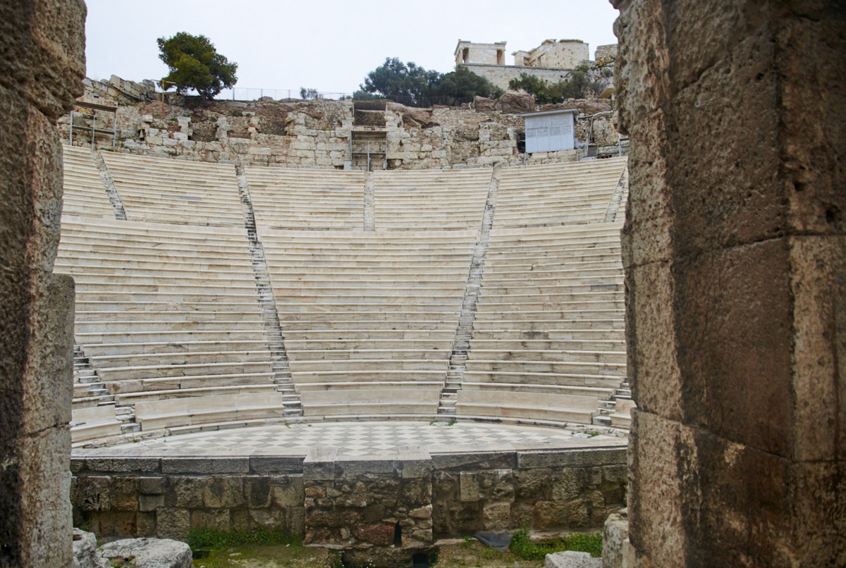 【携程攻略】雅典阿迪库斯剧场景点,阿迪库斯剧场坐落于卫城脚下，是雅典著名的标志性建筑。从卫城俯瞰照…