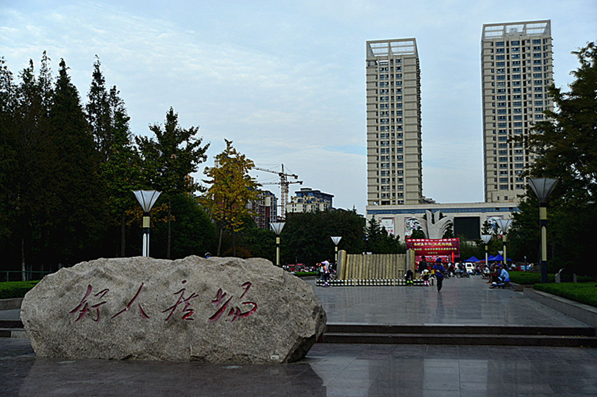 沛县梆子剧团好人广场演出台前幕后随拍