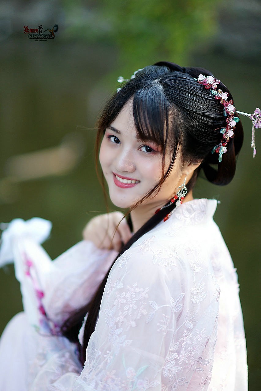 古装可爱的少女慧婷