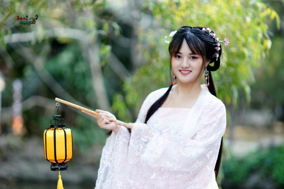 古装可爱的少女慧婷