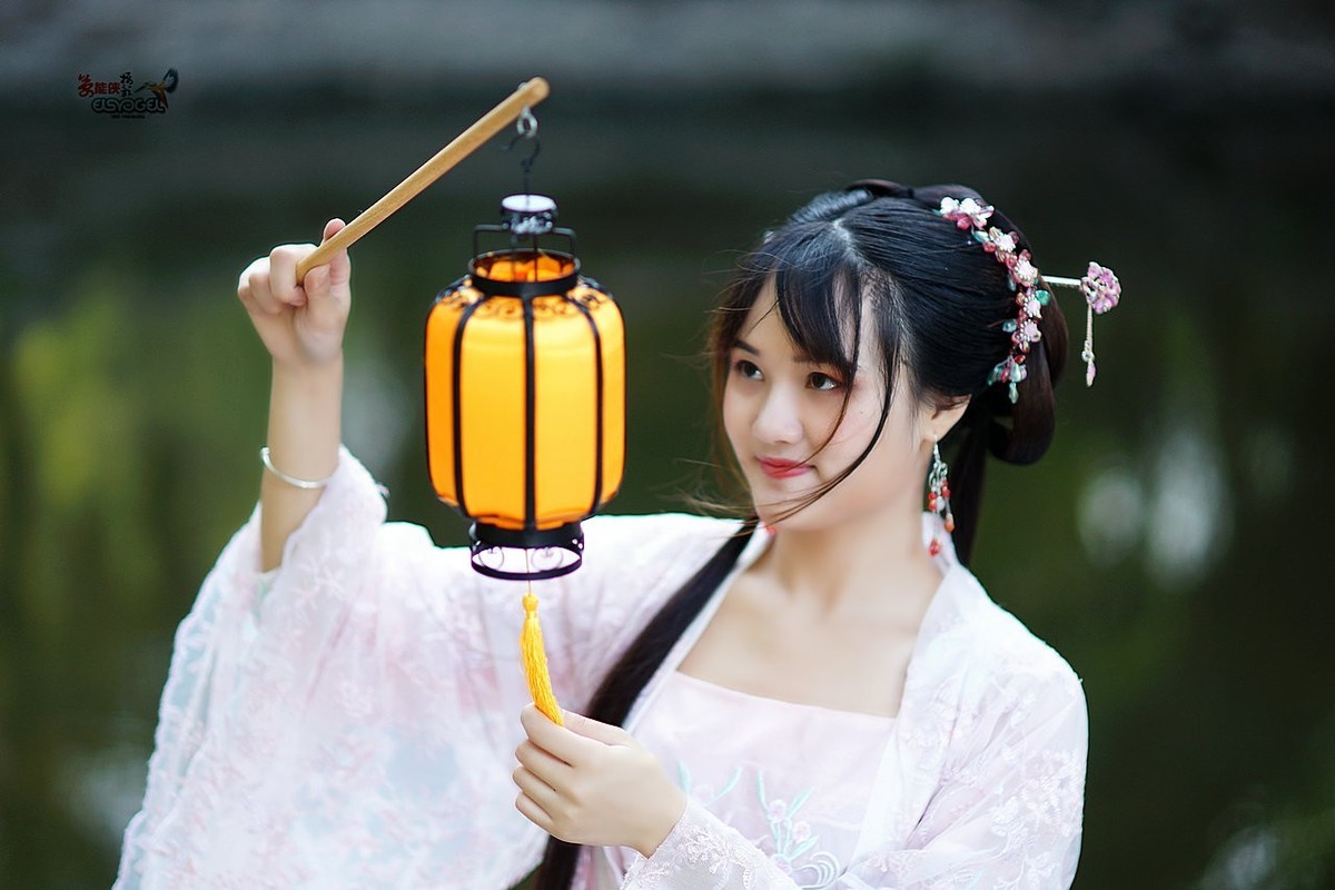 古装可爱的少女慧婷