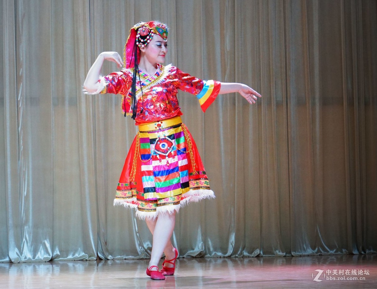 舞蹈家卓玛年轻照片图片