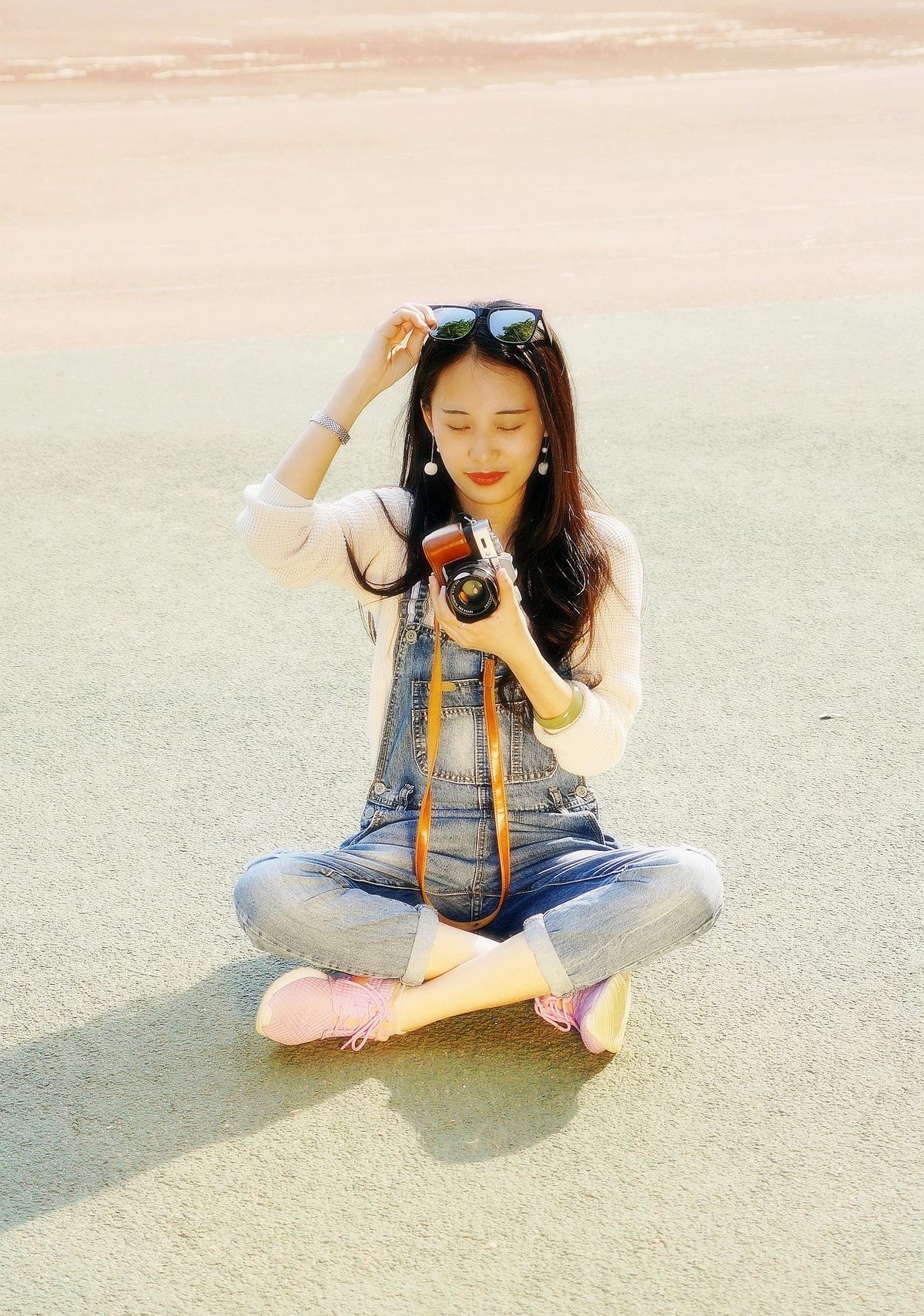 环境人像外拍---华师校园球场上秀丽女生！。。。。。。