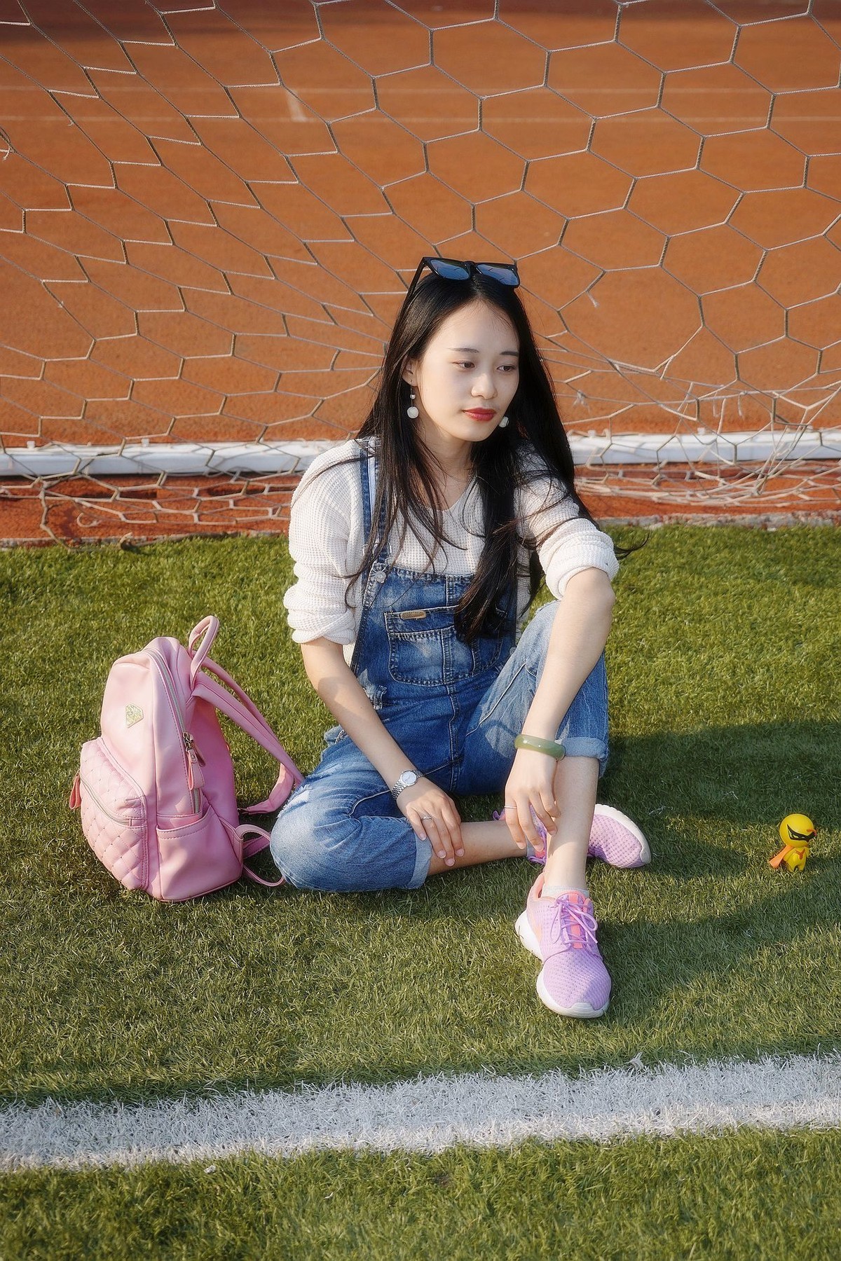 环境人像外拍---华师校园球场上秀丽女生！。。。。。。
