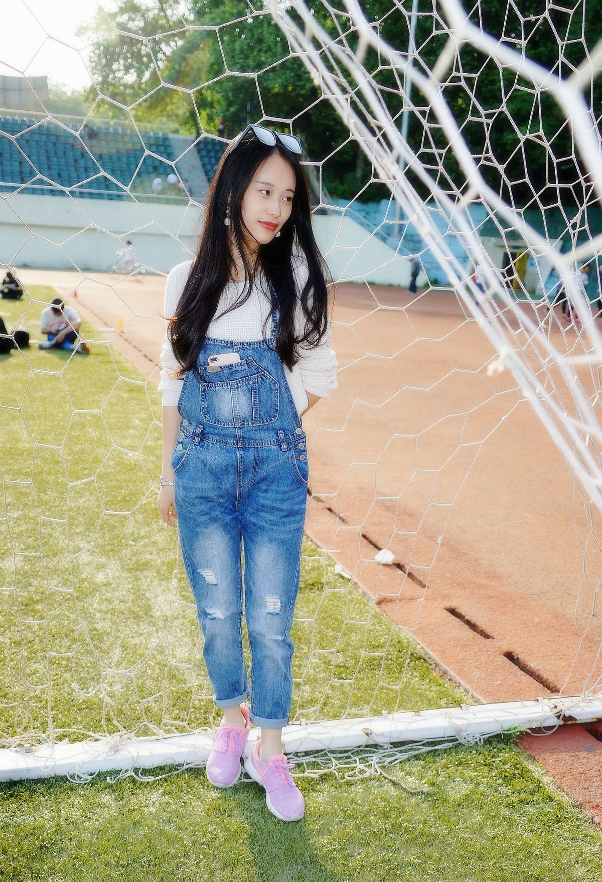 环境人像外拍---华师校园球场上秀丽女生！。。。。。。