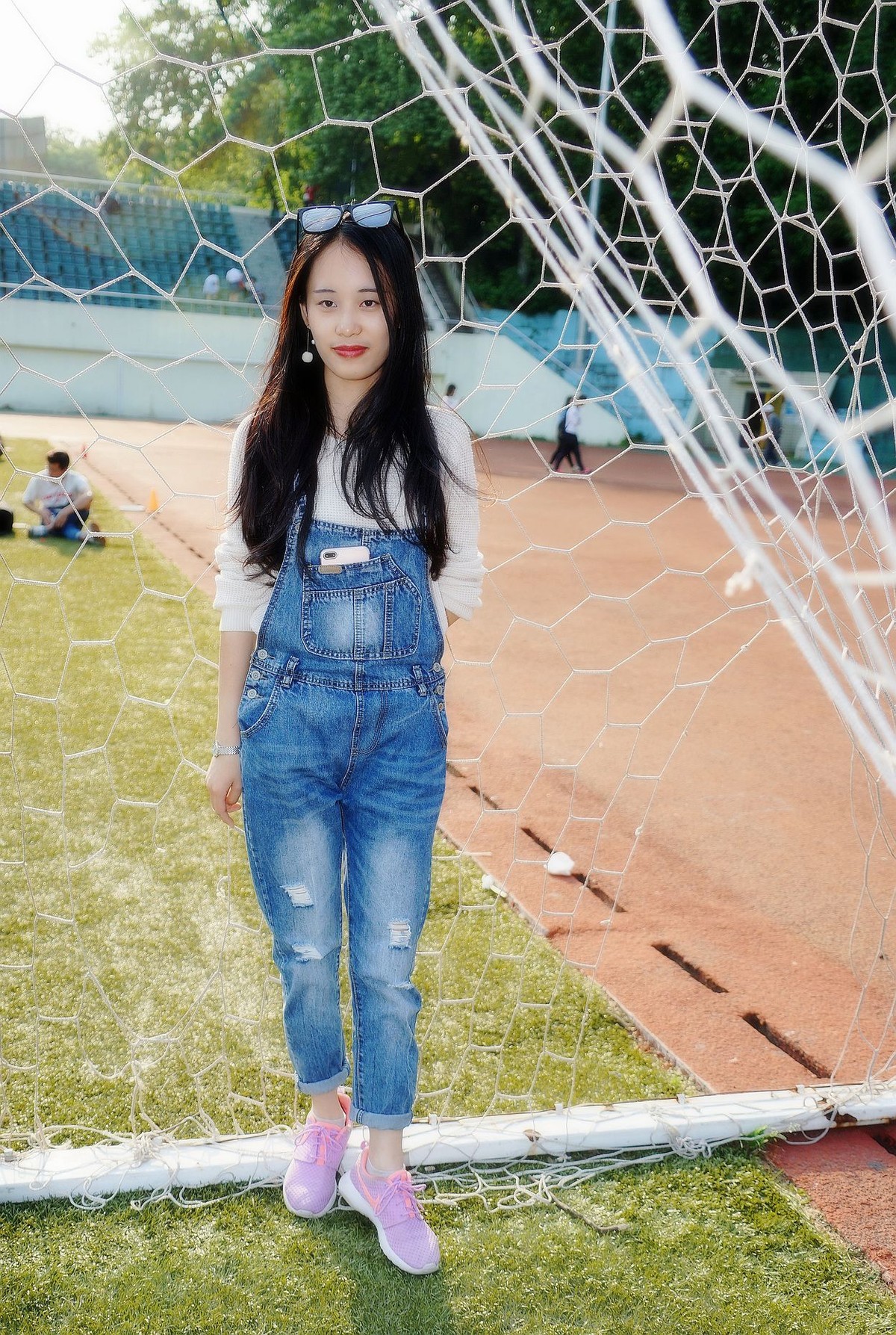 环境人像外拍---华师校园球场上秀丽女生！。。。。。。