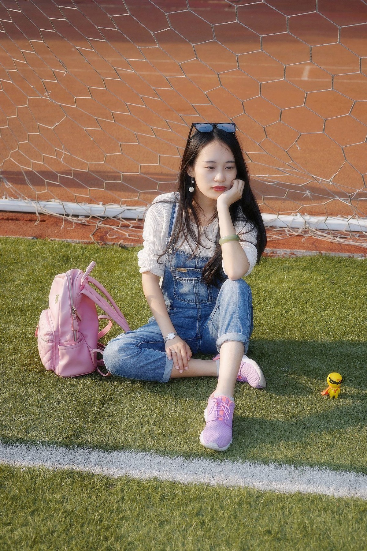 环境人像外拍---华师校园球场上秀丽女生！。。。。。。