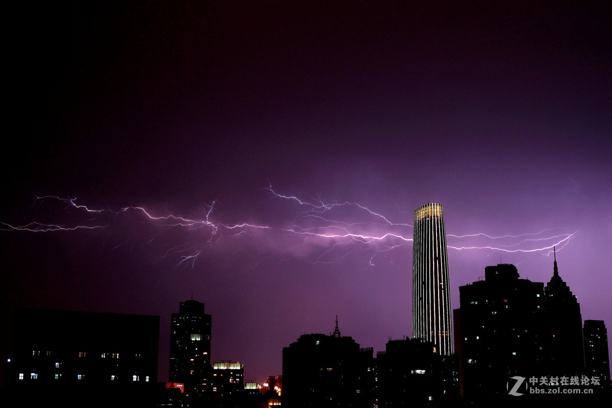 “滑空雷龙”