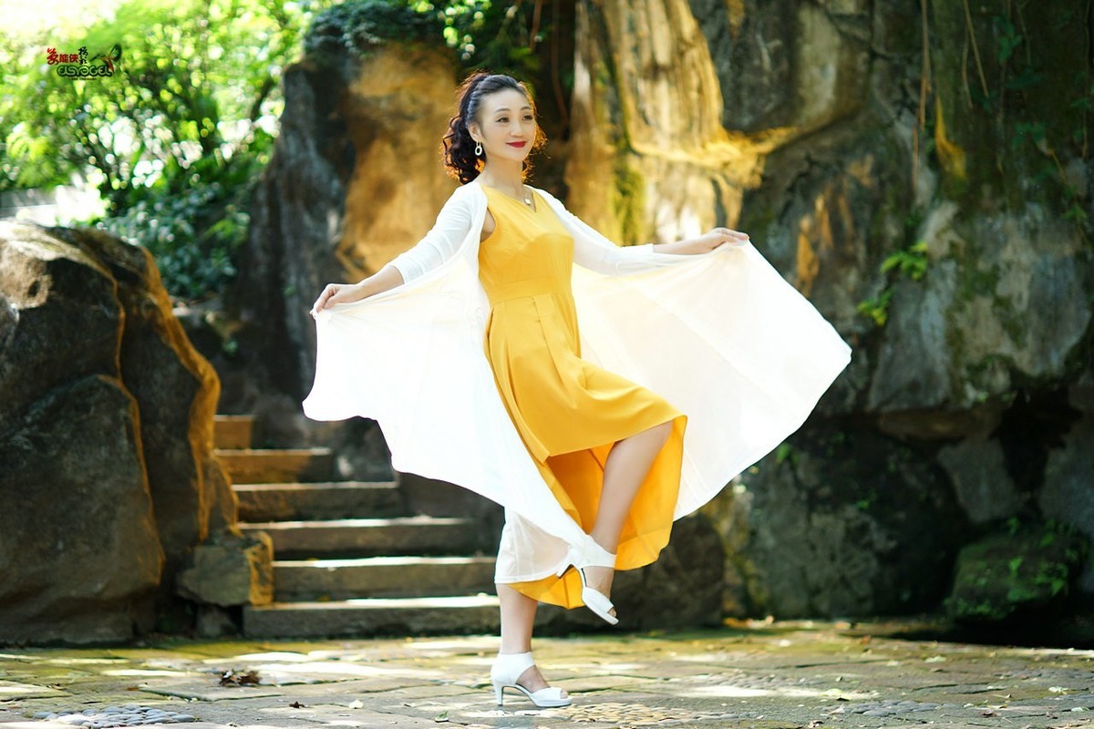 【十月天兰圃·美女】---蝴蝶