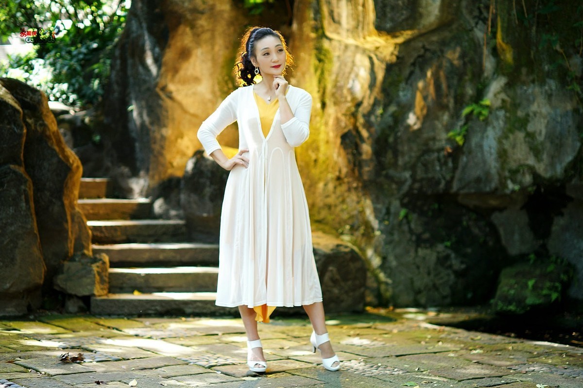 【十月天兰圃·美女】---蝴蝶