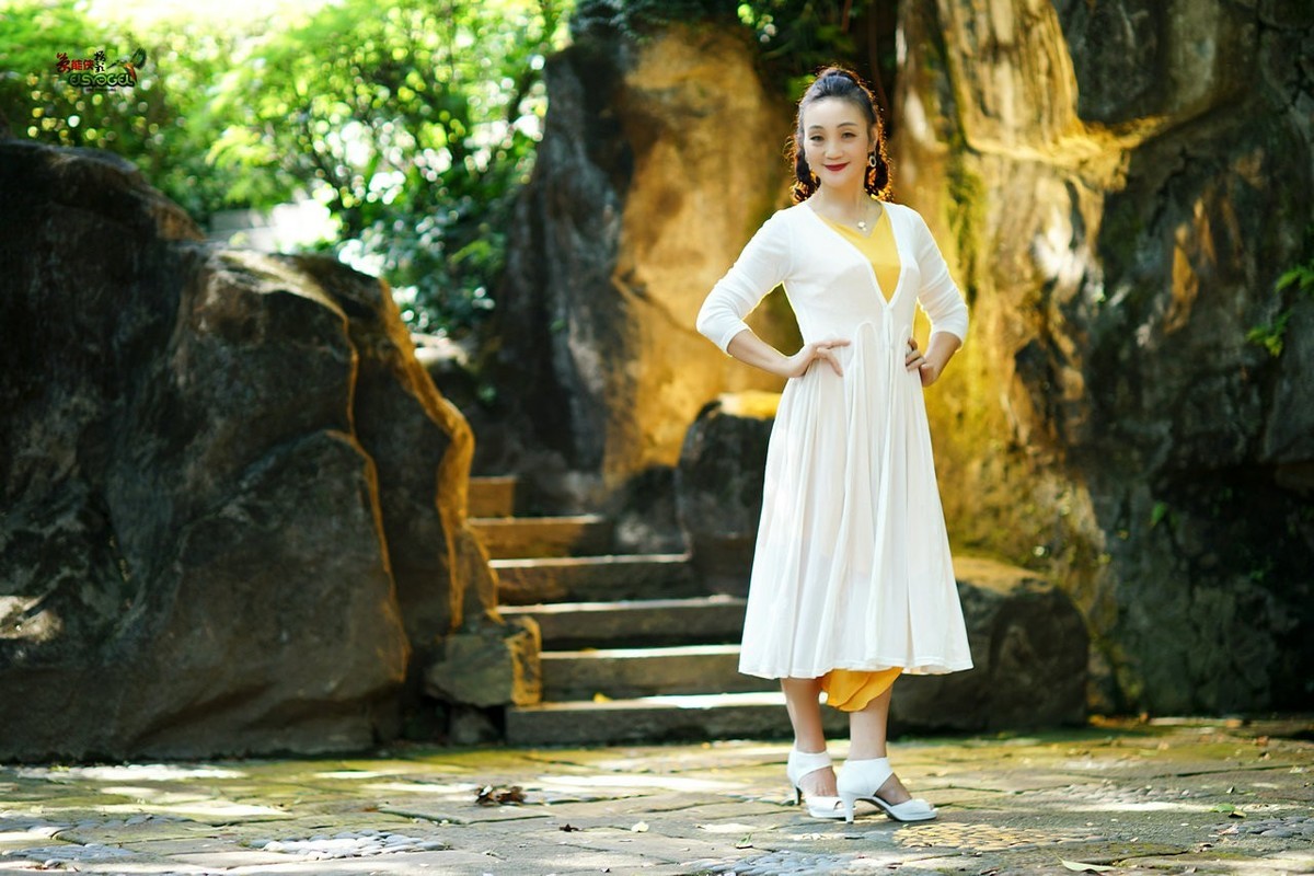 【十月天兰圃·美女】---蝴蝶