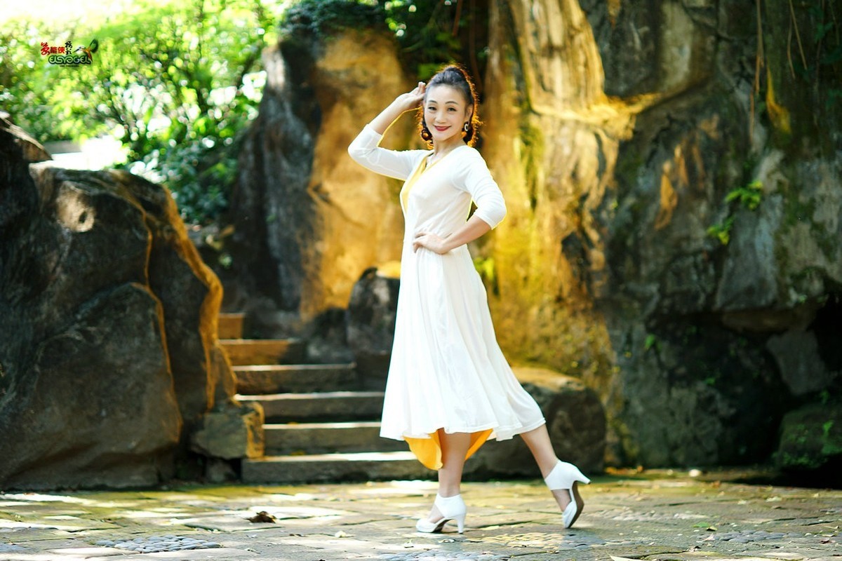 【十月天兰圃·美女】---蝴蝶