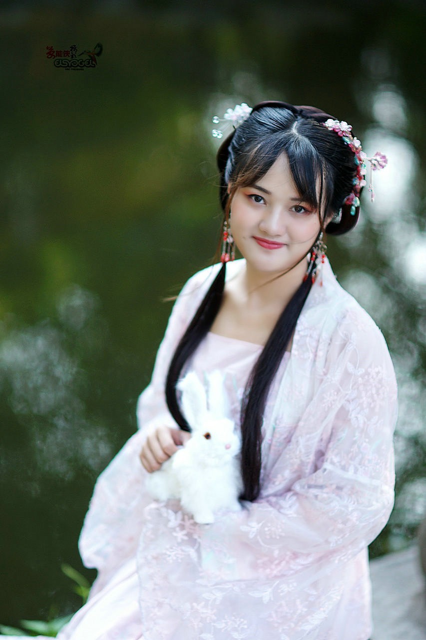 古装可爱的少女慧婷