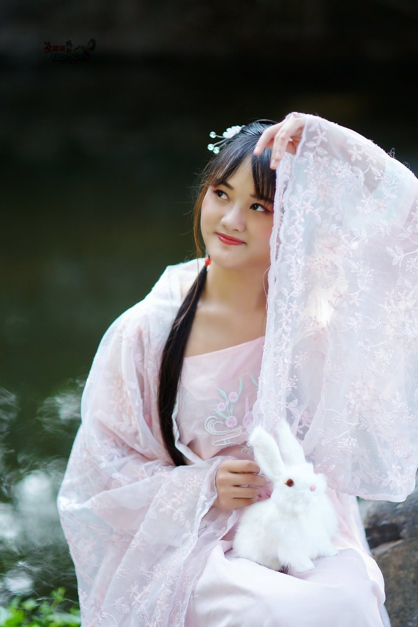 古装可爱的少女慧婷