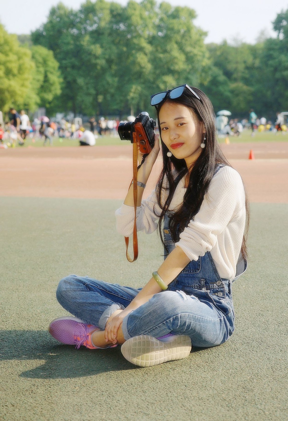 环境人像外拍---华师校园球场上秀丽女生！。。。。。。