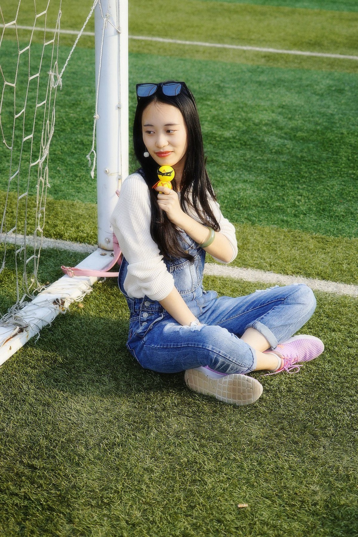 环境人像外拍---华师校园球场上秀丽女生！。。。。。。