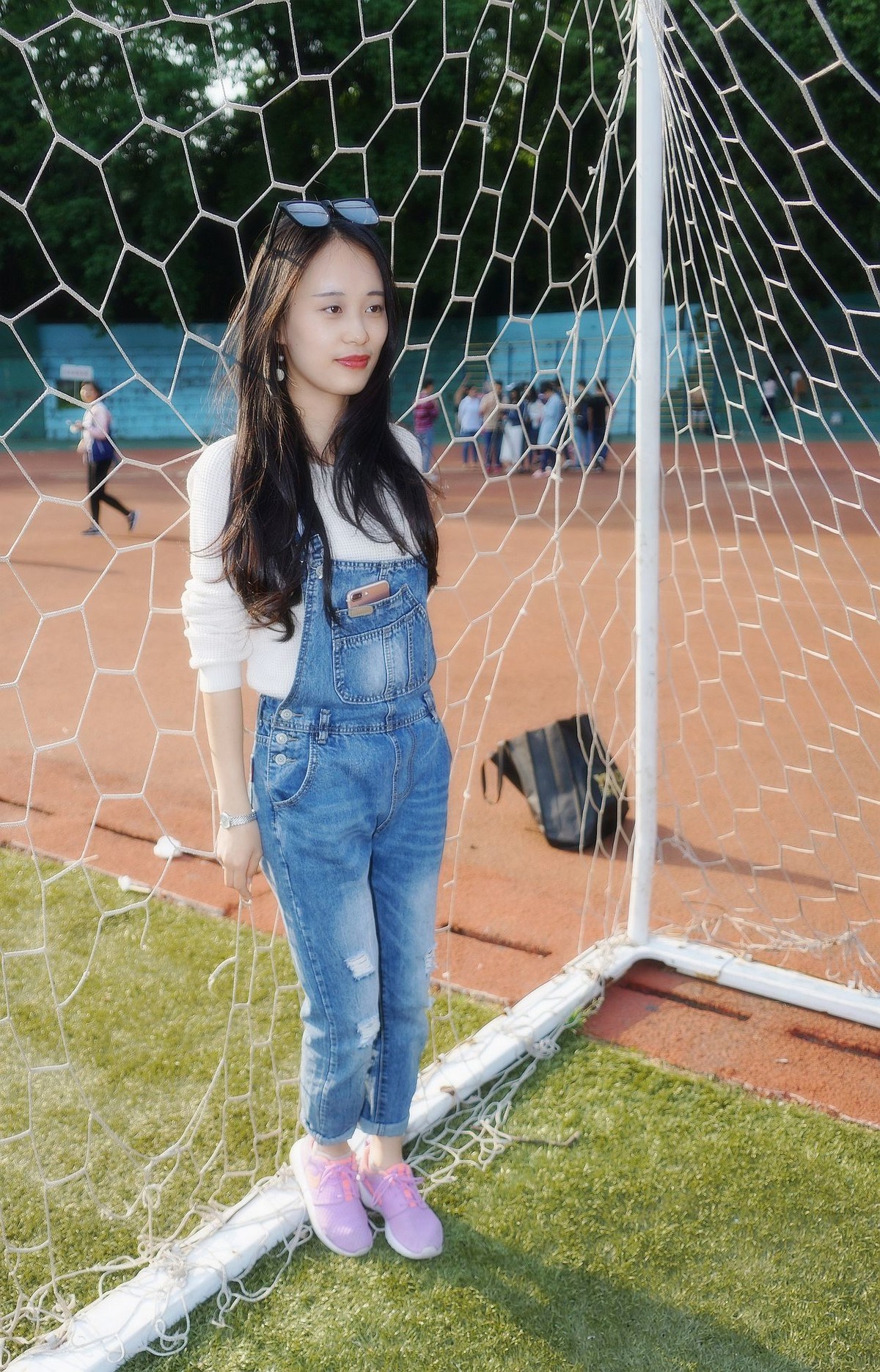 环境人像外拍---华师校园球场上秀丽女生！。。。。。。