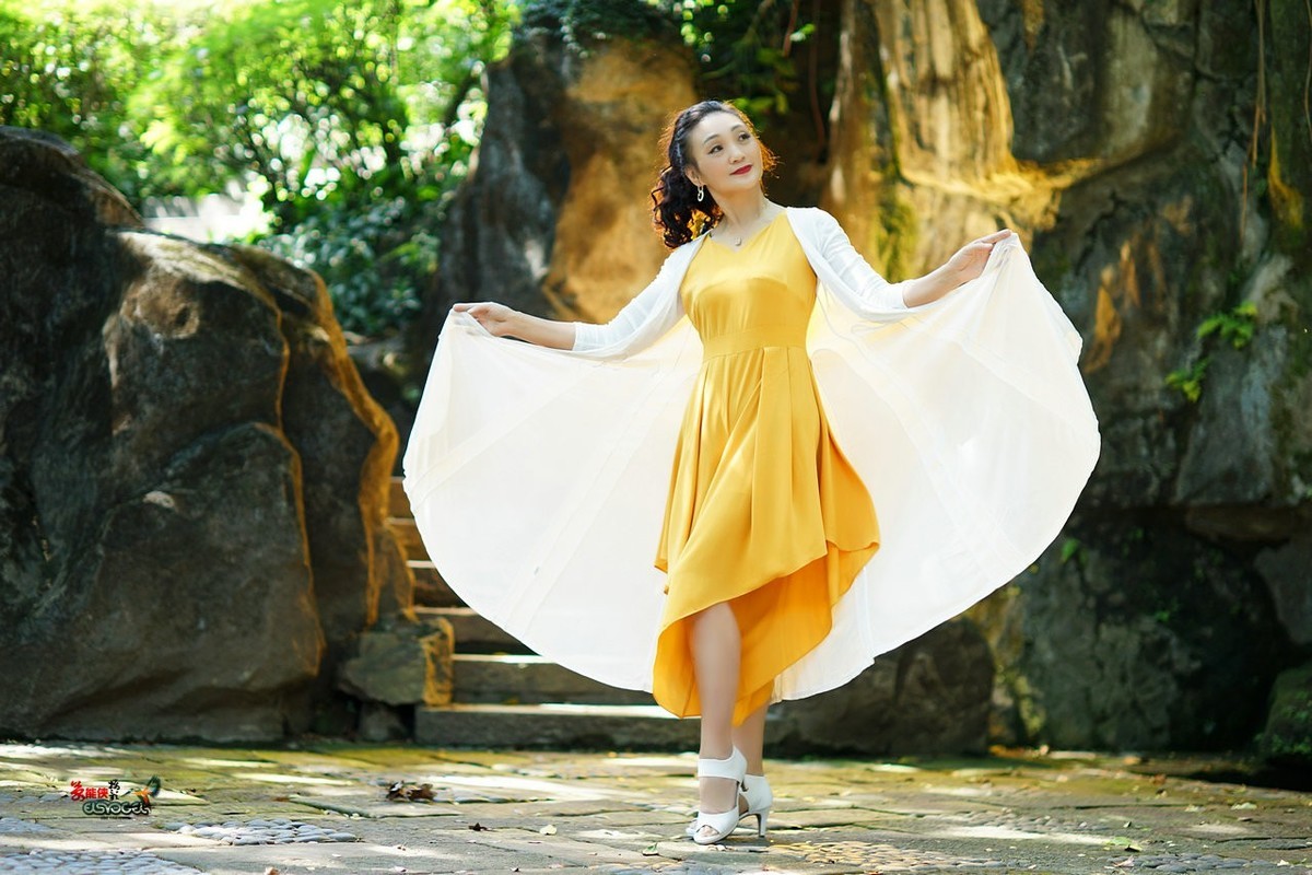 【十月天兰圃·美女】---蝴蝶