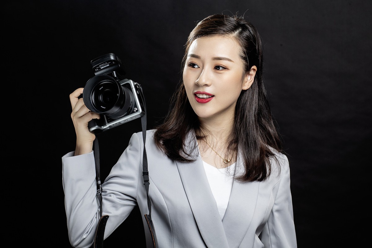 捷宝 F1-400 外拍灯跟美女余老师的一次亲密对话！