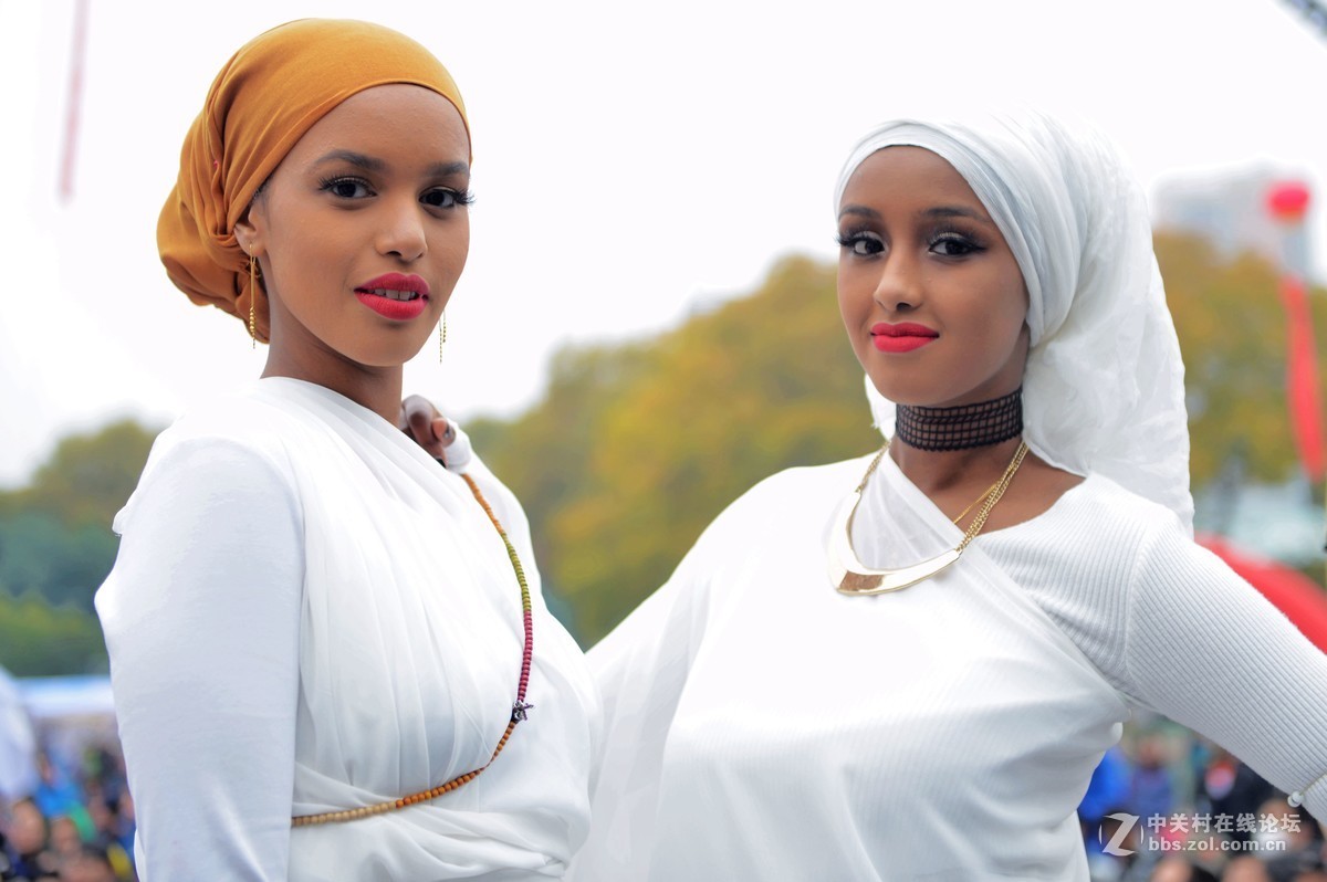 来自非洲索马里漂亮姐妹俩
