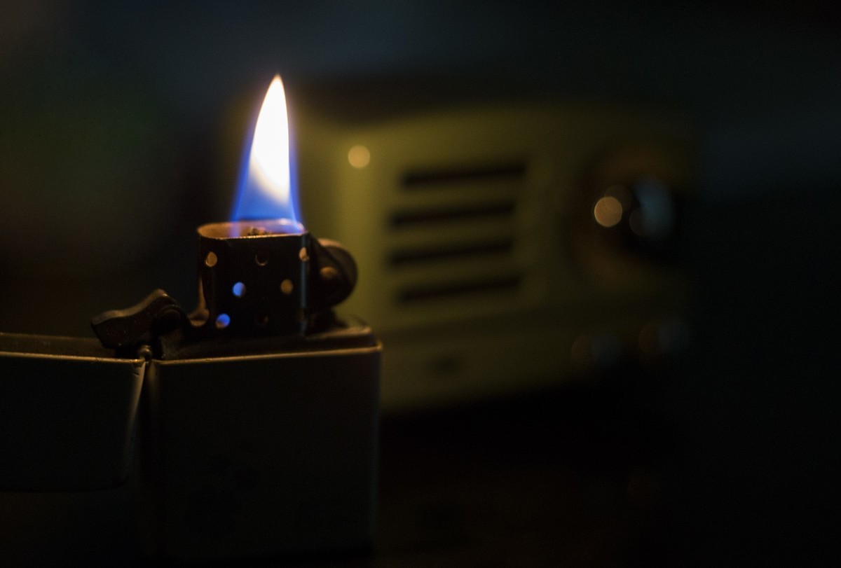 再拍小音箱。拼高感