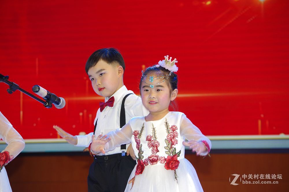 莱州东方百分百口才-聪明树早教里的聪慧漂亮灵动的孩子