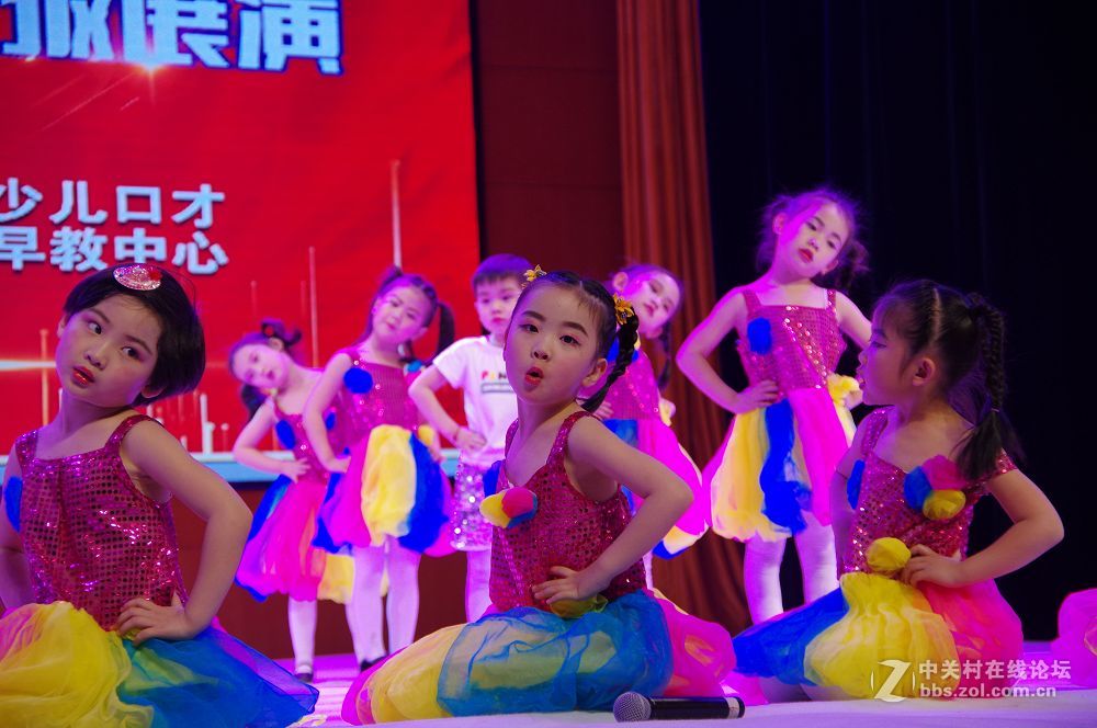 莱州东方百分百口才-聪明树早教里的聪慧漂亮灵动的孩子