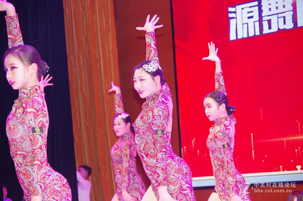 莱州东方百分百口才-聪明树早教里的聪慧漂亮灵动的孩子