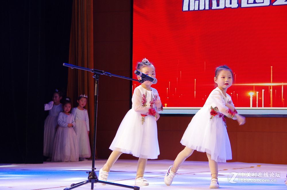 莱州东方百分百口才-聪明树早教里的聪慧漂亮灵动的孩子