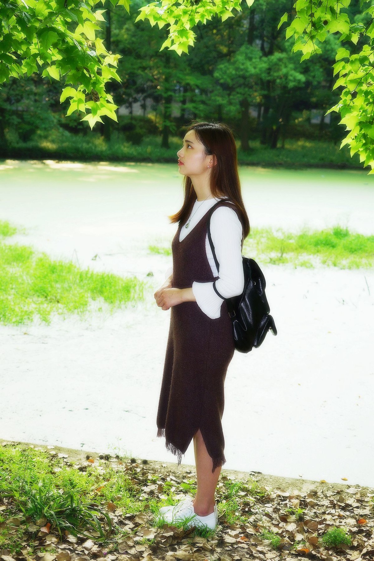 环境人像外拍-----东湖梨园小湖边的清新女孩！。。。。。
