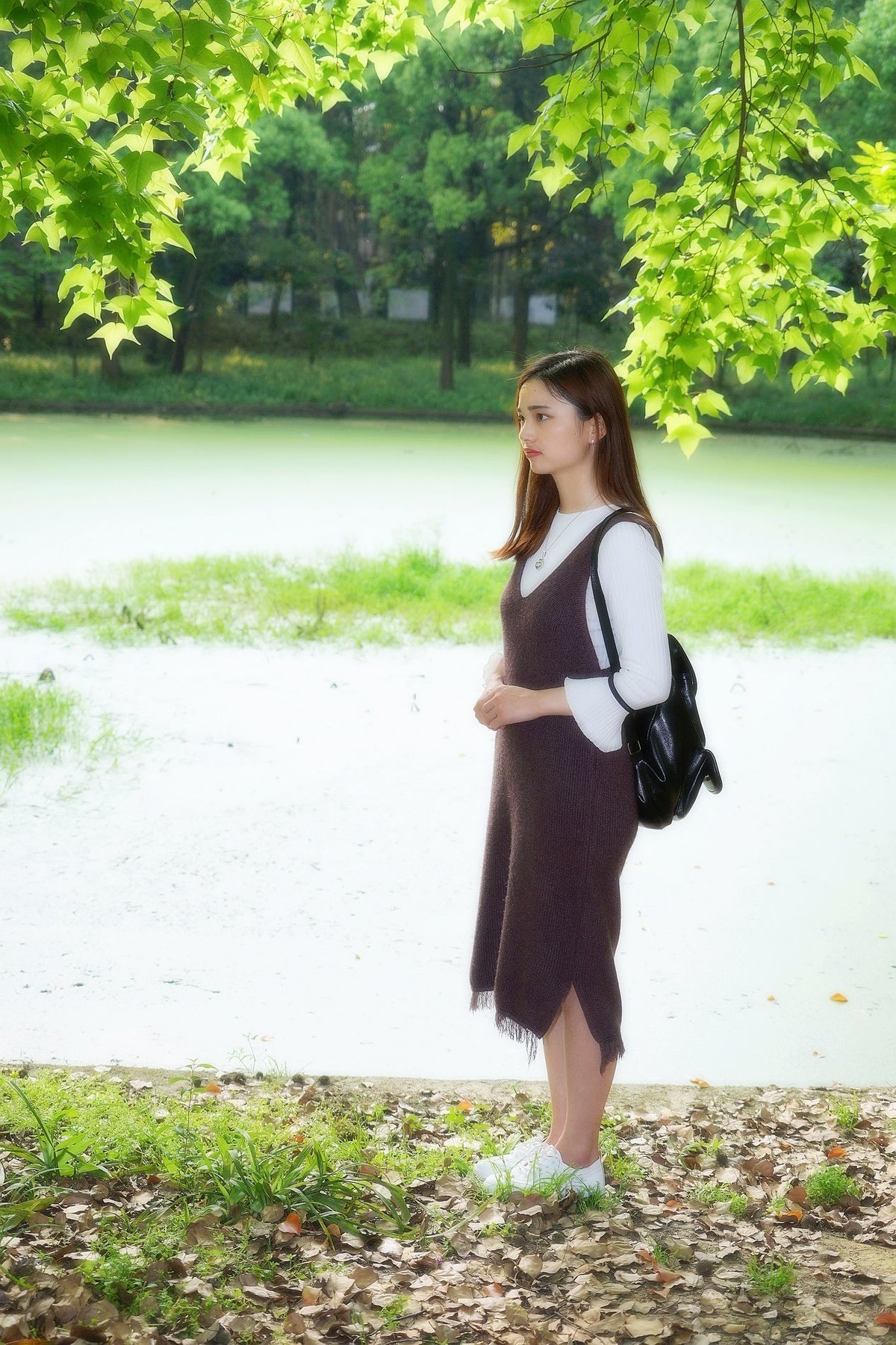 环境人像外拍-----东湖梨园小湖边的清新女孩！。。。。。