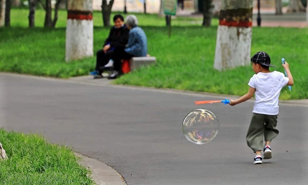泡泡小男孩
