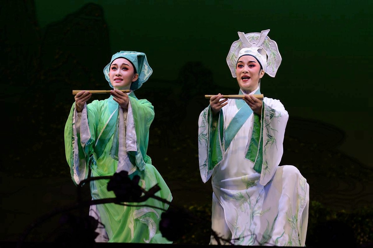 舞台抓拍一组浙江小百花越剧团演出梁祝