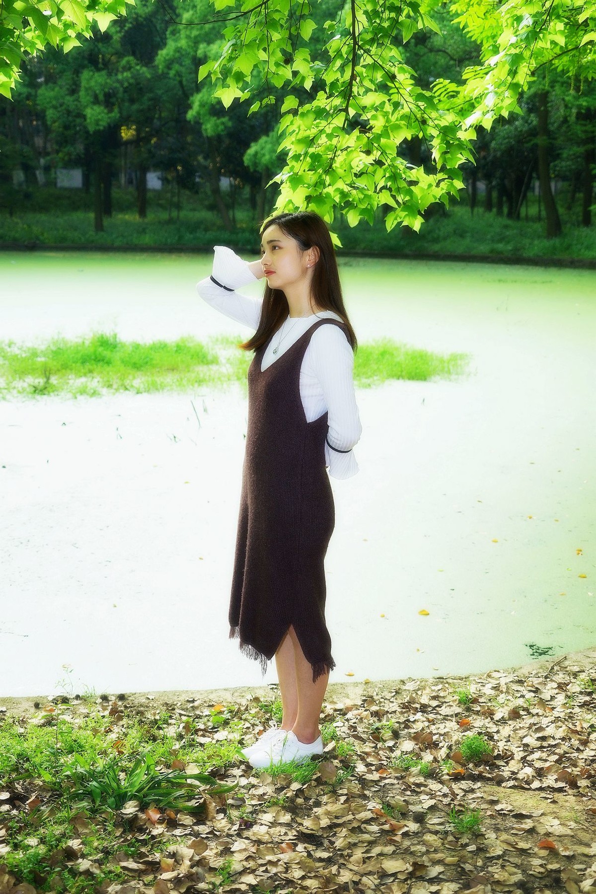 环境人像外拍-----东湖梨园小湖边的清新女孩！。。。。。