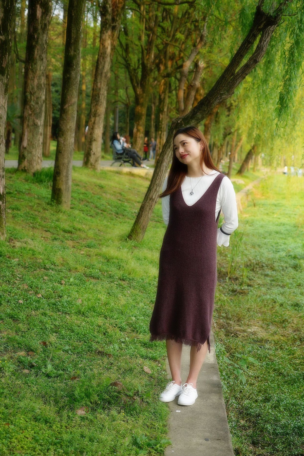 环境人像外拍-----东湖梨园小湖边的清新女孩！。。。。。