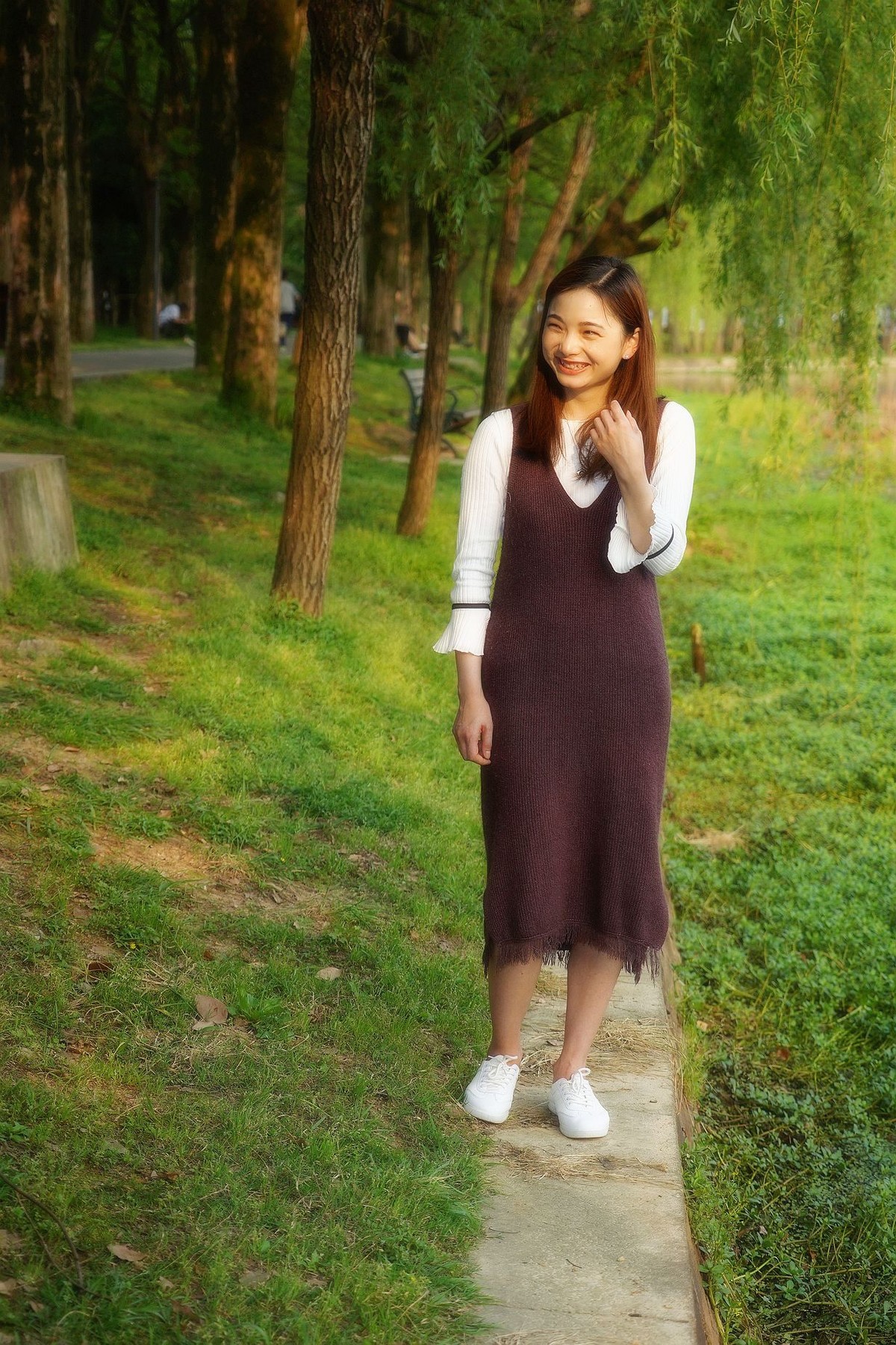 环境人像外拍-----东湖梨园小湖边的清新女孩！。。。。。