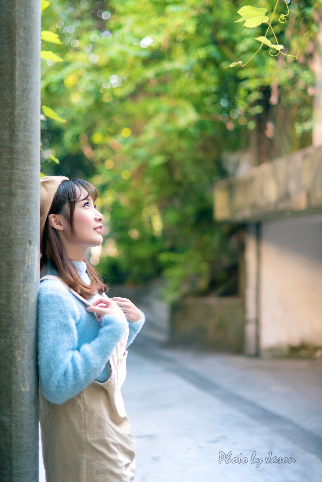 暖冬。小巷。少女