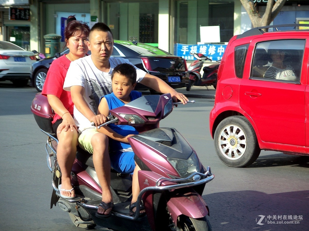 相机是一种情怀，手机是记录：街上的人们--骑行者