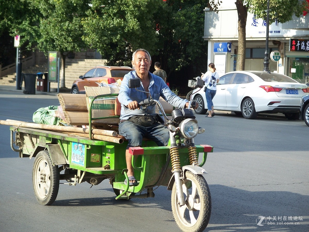 相机是一种情怀，手机是记录：街上的人们--骑行者